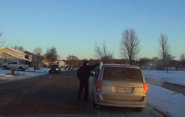 Polis Şaşkın Sürücüyü 'Kahve' İçin Durdurdu