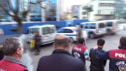 Uyanık çift, dolandırıcıları oyuna getirip yakalattı