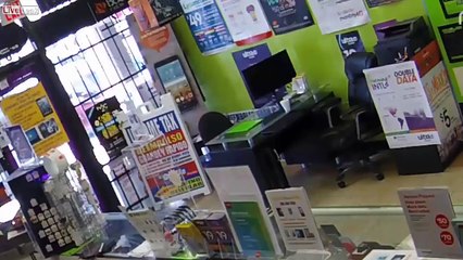 un voleur enfermé dans un magasin par une employé HAHAHA