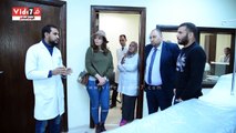 عماد متعب وزوجته يدعمان مرضى السرطان بالصعيد بزيارة مستشفى الأورام