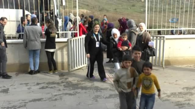 Hatay'da Bin 300 Çocuğa Kıyafet Yardımı