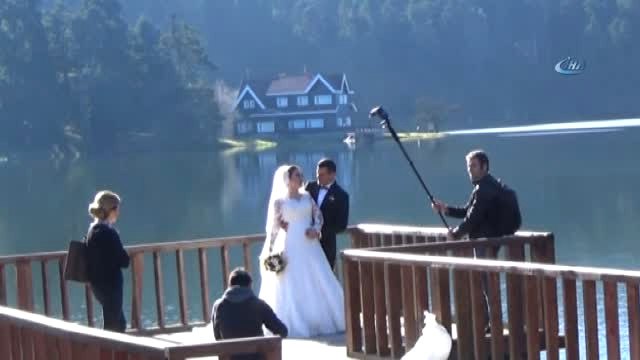 Tatilciler Gölcük'te Güneşli Havanın Tadını Çıkardı