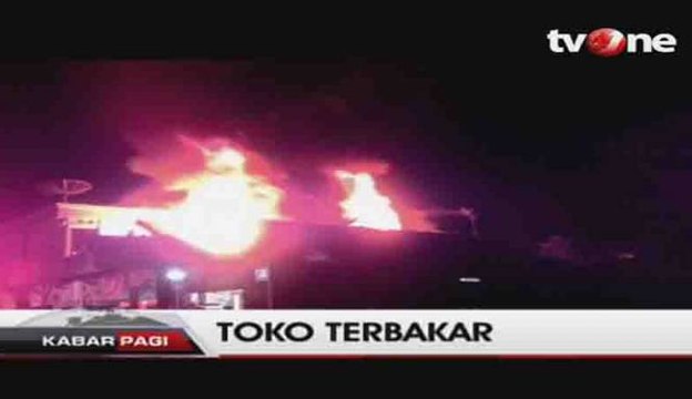 Kebakaran Besar Hanguskan Toko Cat dan Material Bangunan