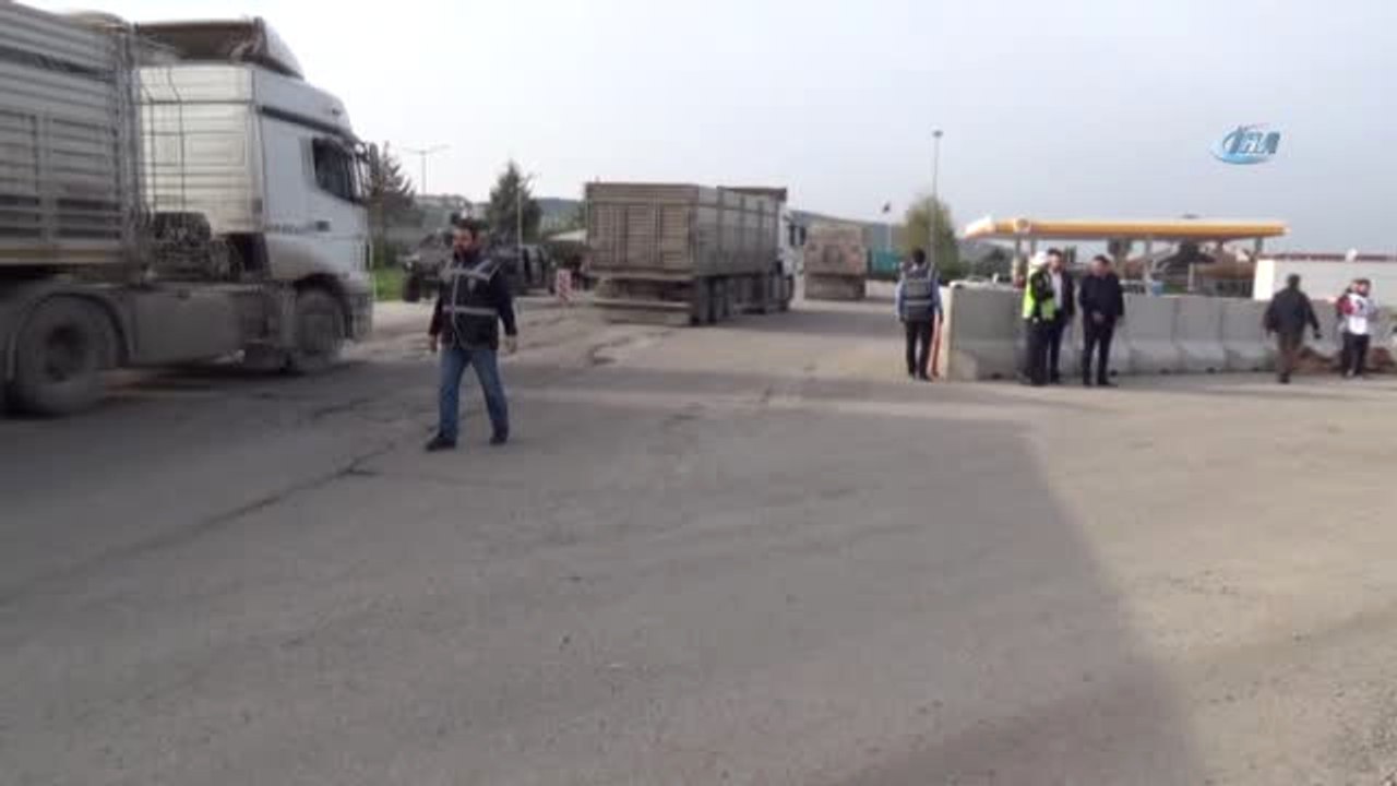 Osmaniye Protokolünden "Ceza Yeme Fıstık Ye" Sloganıyla Sürücülere Yer Fıstığı İkramı