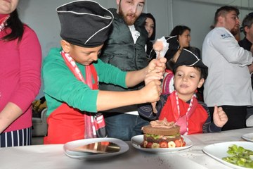 Uşak'ta Down Sendromlu Çocuklar Pasta Yaptı