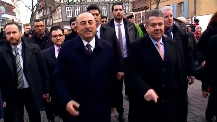 Turkish and German foreign ministers in talks to ease tensions