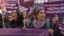 Kadıköy'de Kadınlardan 'Diyanet' Protestosu