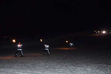 103. Yıl Dönümünde Meşaleli Kayak Gösterisi