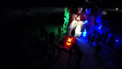 Jak Timlerinden Şehitler İçin Meşaleli Kayak Gösterisi