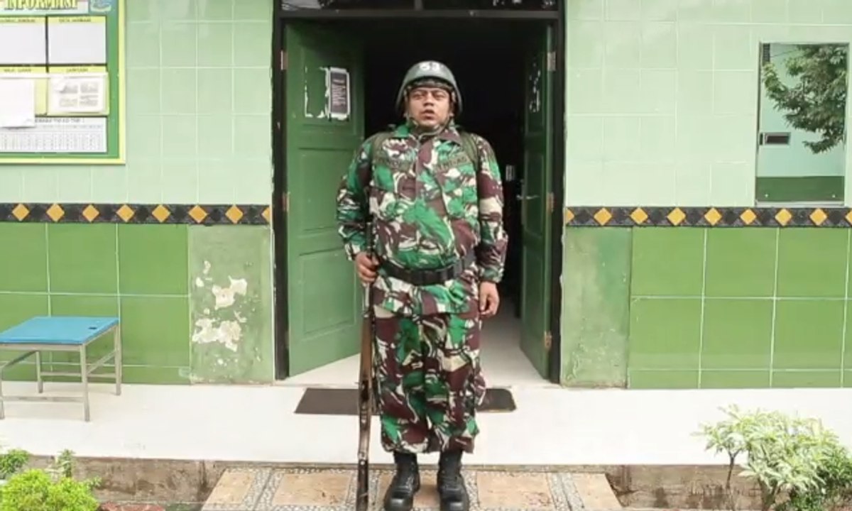 Benoe Cicipi Makanan TNI - Food Story (Bag. 1)