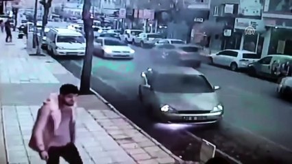 Seyir halindeki otomobil alev aldı - ADIYAMAN