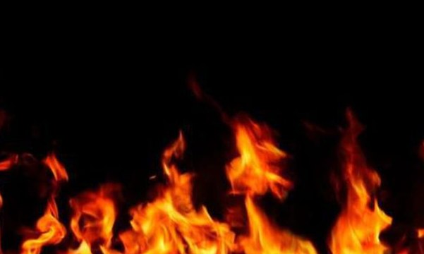 Truk Muatan BBM Terbakar di Tol Cikampek