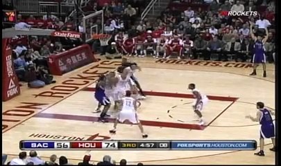 Kyle Lowry stops to eat fan s popcorn