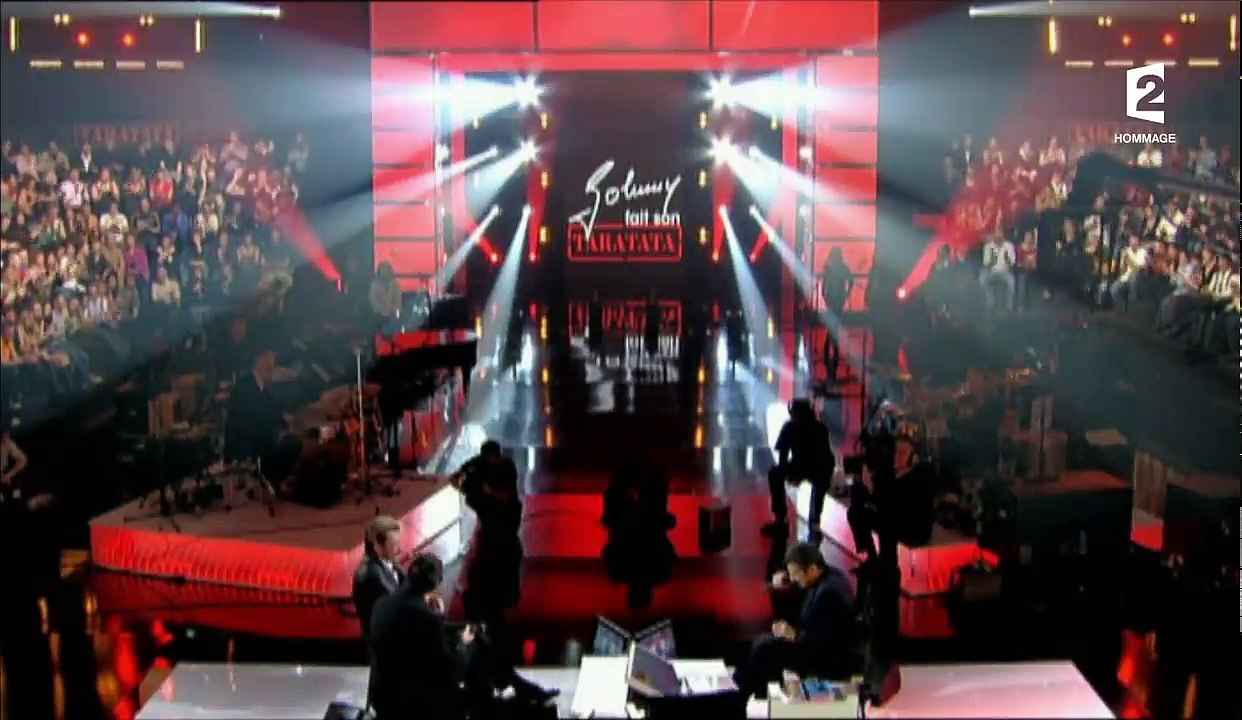 JOHNNY HALLYDAY FAIT SON TARATATA