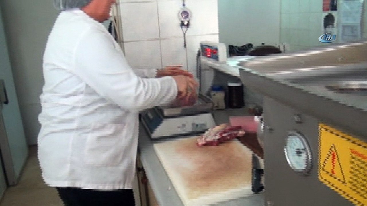 Kadın kasap 15 yıldır bu mesleği yapıyor