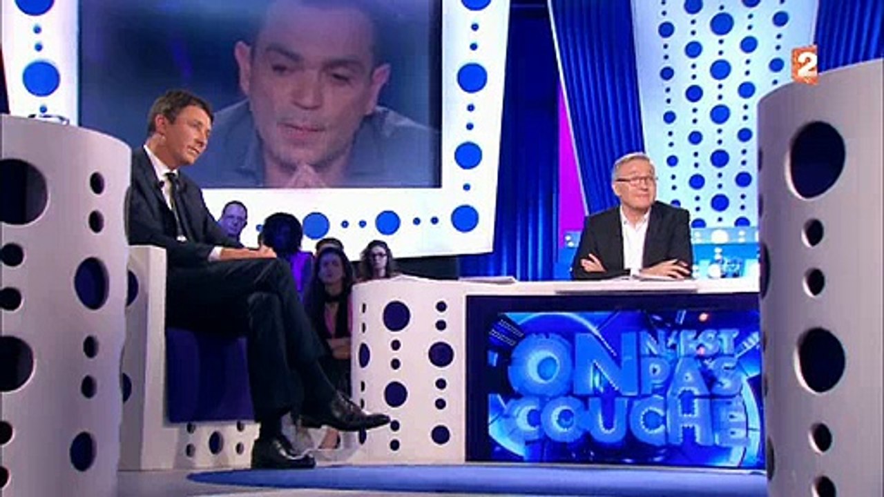 Yann Moix accuse les CRS de "tabasser de jeunes migrants à coups de matraques et de gazer l'eau potable des migrants à C