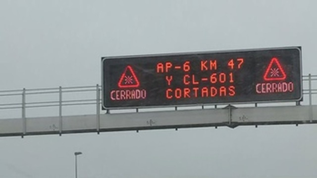 La DGT pide extremar precaución por nieve, que continuará durante todo el día