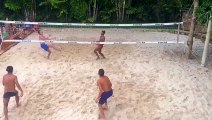 Ronaldinho donne une leçon de foot-volley