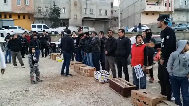 Şanlıurfa semalarına bırakılan güvercinler renkli görüntülere sahne oldu- Gökyüzüne bırakılan güvercinler renkli görüntüler oluşturdu- Şanlıurfalı güvercin severlerden “Güvercin döküşü”