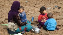 - İdlib’ten Azez bölgesine göç- İdlip’ten Azez ilçesine göç eden Suriyelilerin görüntüleri yürekleri burktu