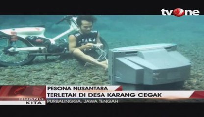 Serunya Berfoto di Dalam Air Sambil Nonton TV