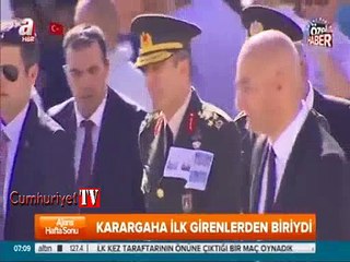 'Kahraman' dediği yüzbaşı éFETÖ'cüyüm" diyerek teslim olunca bakanlıkta kriz çıktı