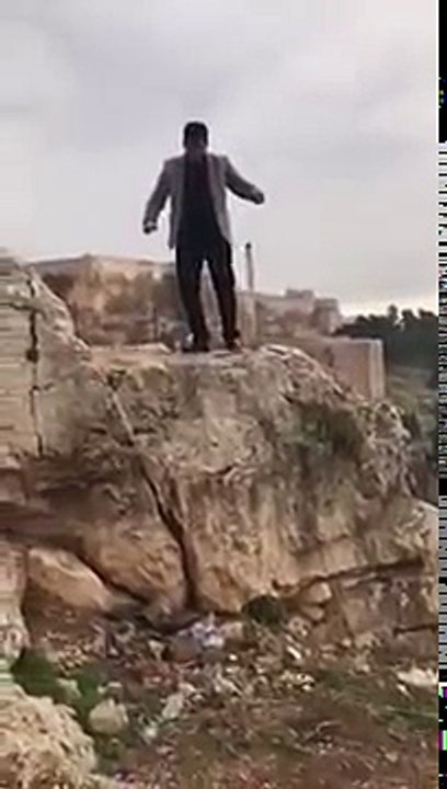 SANLIURFA'DA KALEDEN RESIM CEKERKEN UCURUMDAN DUSEN ADAM.