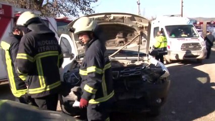 Virajı Alamayan Cip Otomobille Kafa Kafaya Çarpıştı: 5 yaralı