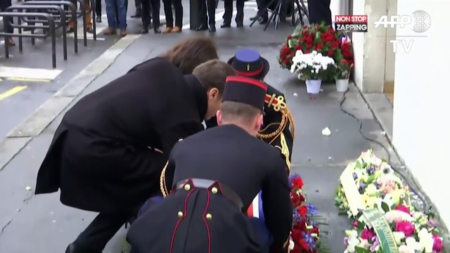 Hommage Charlie Hebdo : Emmanuel Macron et Anne Hidalgo se recueillent (vidéo)
