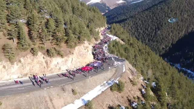 Sarıkamış Şehitleri İçin Eksi 4 Derecede Zigana Dağında Yürüdüler