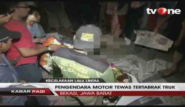 Pengendara Motor Tewas Tertabrak Truk Tangki Air
