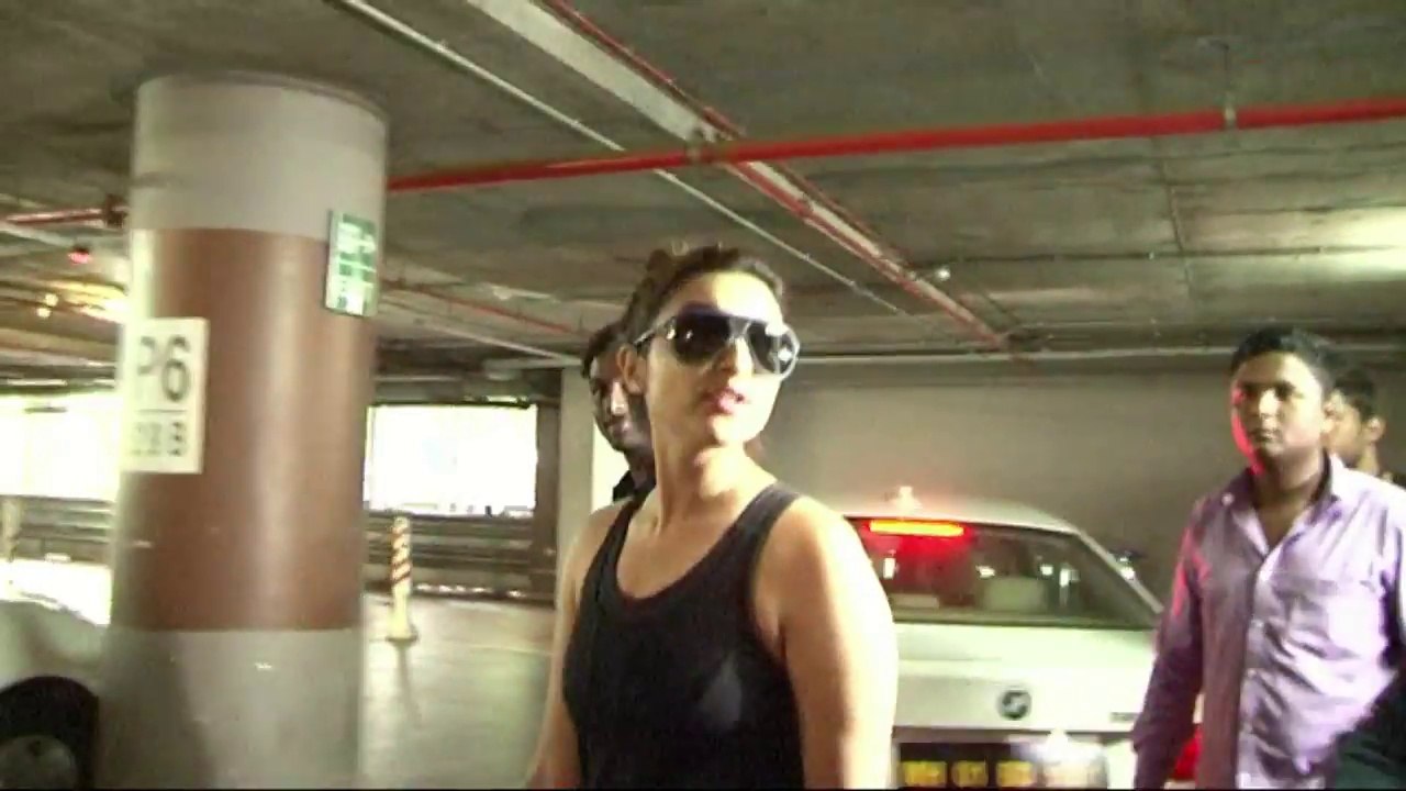 PARINEETI CHOPRA  AT INTERNATIONAL AIRPORT