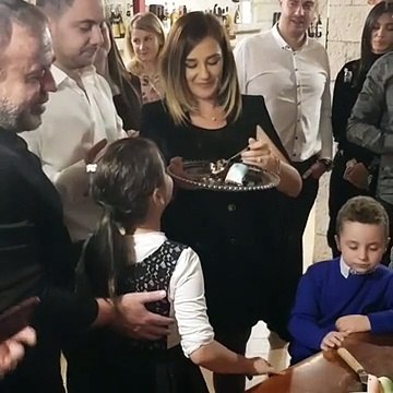 Ardit Gjebrea nxjerr videon, batuta e Anës me nusen e vëllait që i shkriu të gjithë