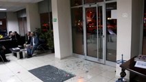 İzmir Şoförler ve Otomobilciler Esnaf Odasına Taşlı Saldırı