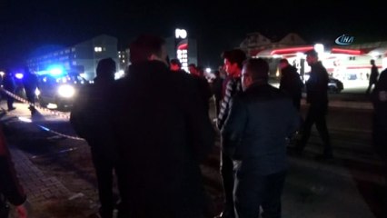 Kamyonet elektrik direğine çarptı: 1 ölü, 1 yaralı