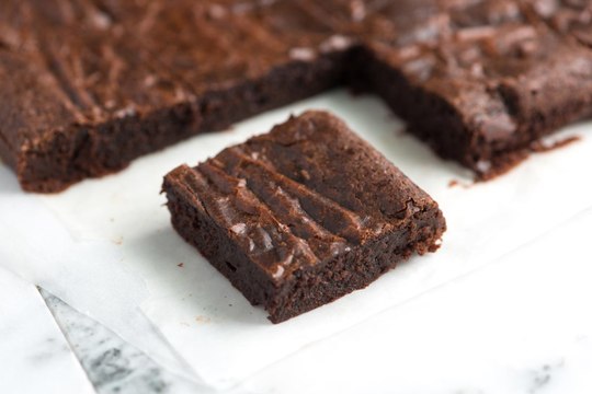 The BEST FUDGY ONE BOWL BROWNIES!