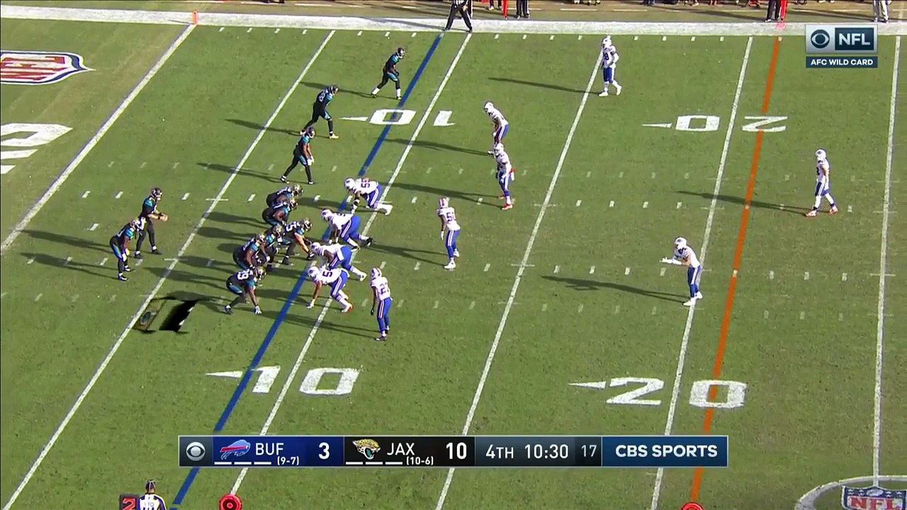 Jacksonville Jaguars quarterback Blake Bortles shows off his speed on zone-read for 12 yards