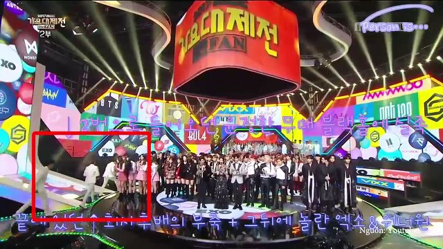 Fan hào hứng phát hiện ra hành động tinh tế bảo vệ đồng nghiệp của EXO và Wanna One, boygroup chuẩn mực hàng đầu Kpop