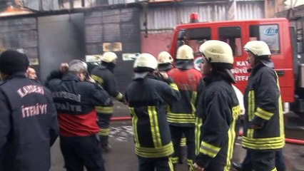 Kayseri'de baza ve yatak imalathanesinde yangın