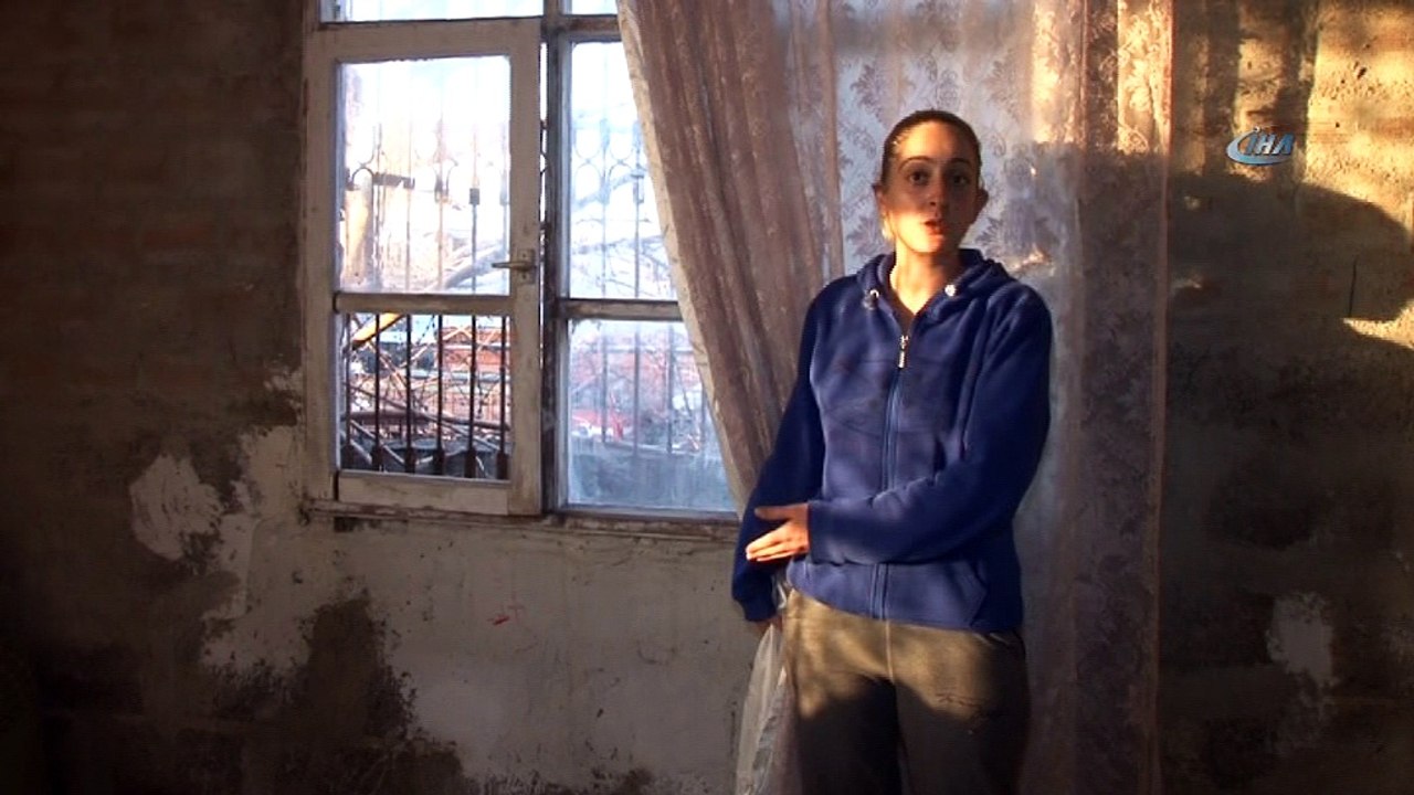 Yüzde 94 engeli bulunan lösemi hastası Levent Karadağ, ailesiyle birlikte yaşadığı harabe evde yardım bekliyor