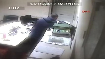 Adana Caminin Bilgisayarını Fotoğraf Paylaştıktan Sonra Çaldı