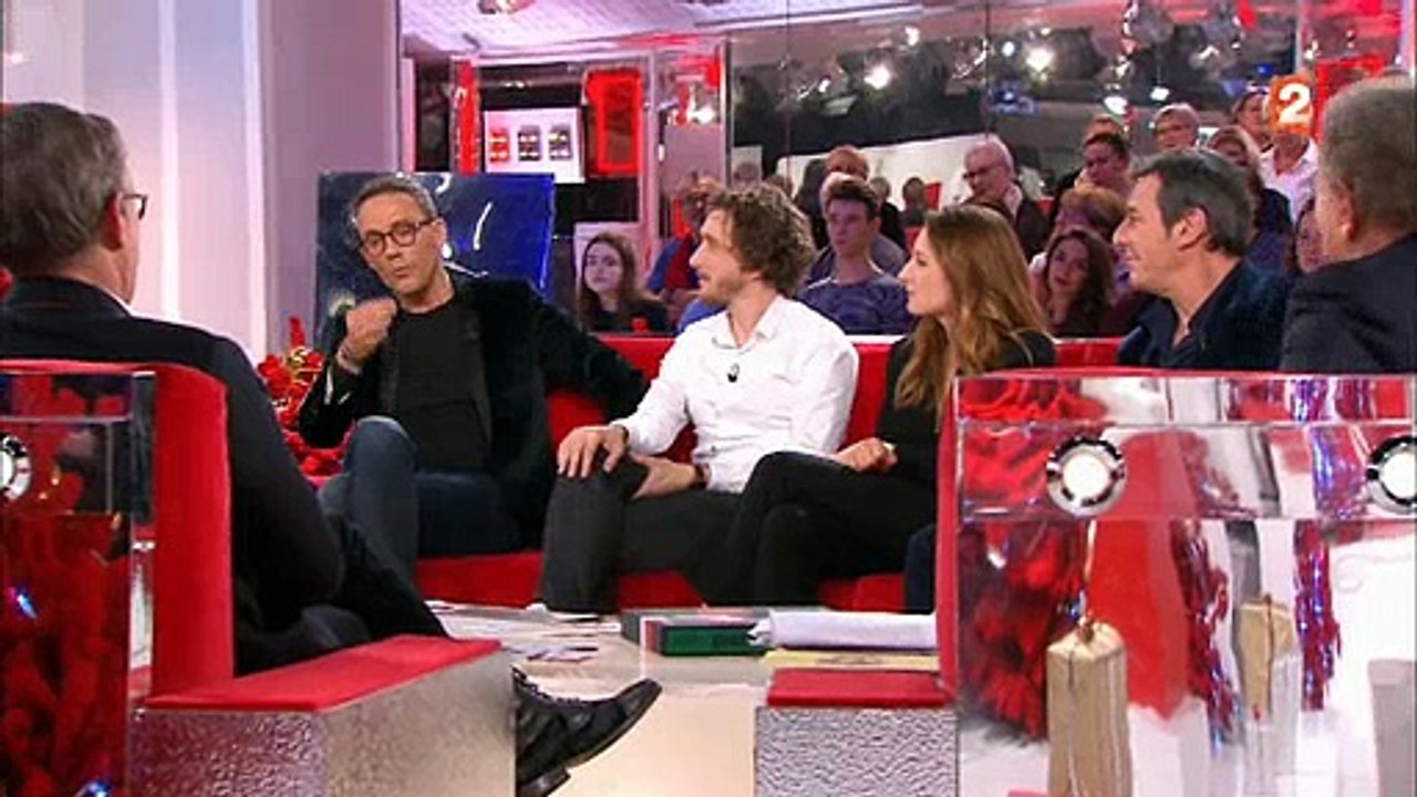 Michel Drucker annonce que Julien Courbet viendra régulièrement dans "Vivement dimanche prochain" - Regardez