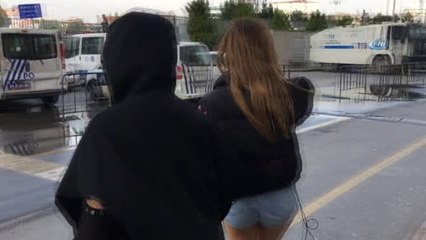 Oyuncu Feyza Civelek'e Polise Mukavemet Gözaltısı