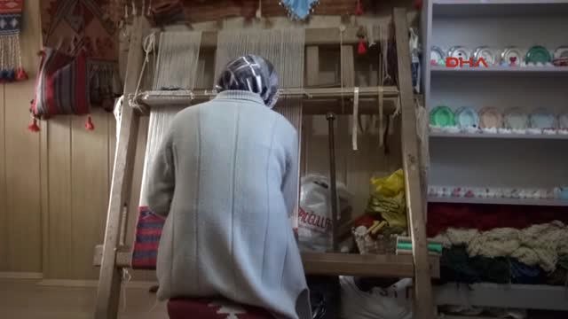 Tokat 100 Yıllık Kilim Dokuma Tezgahı ile Mesleğini Yaşatıyor