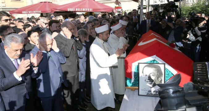 Şener Şen ve Metin Akpınar, Münir Özkul'un Cenazesine Katılmadı