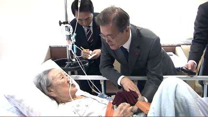문재인 대통령 "위안부 합의, 진실·정의 어긋나"...피해 할머니들에게 첫 사과 / YTN