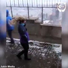 Uzun saçların rüzgarda dansı