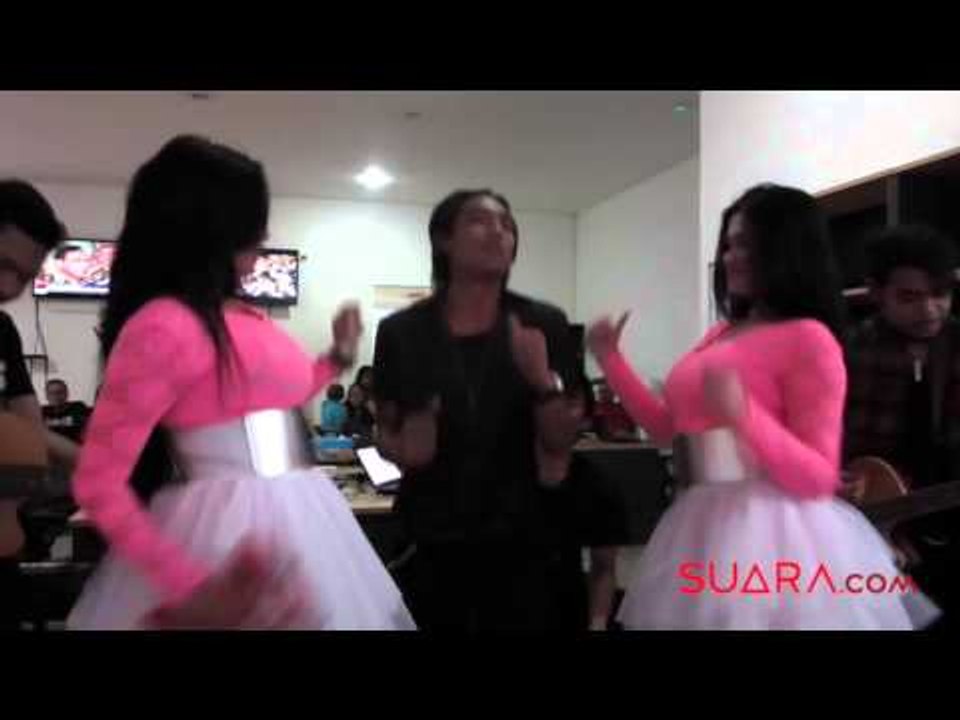 Sinjo Di-"Goyang Plus-plus" Duo Serigala