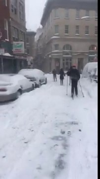 A boston les habitants font du ski grâce à la tempête de froid !