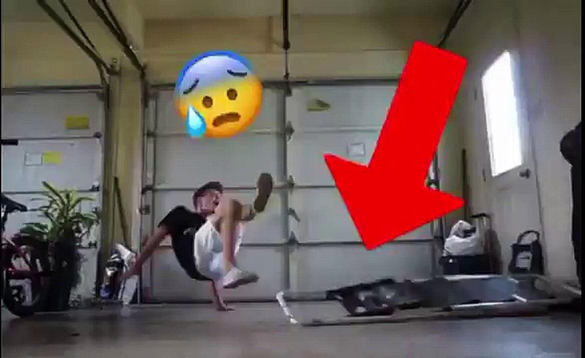 Il se casse la jambe en jonglant au Foot dans son garage..